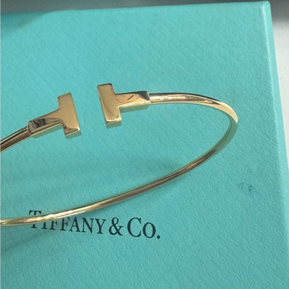 Tiffany & Co. Gold T Wire Bracelet - Picture 4 of 6